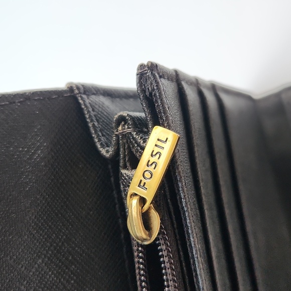 Fossil Women's Black Leather Wallet - Picture 5 of 9